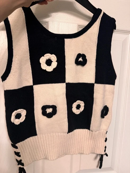 NWT- INDUSTRY Black & Cream Checker Knit Crop Tank with Rosette Accents - Picture 3 of 5